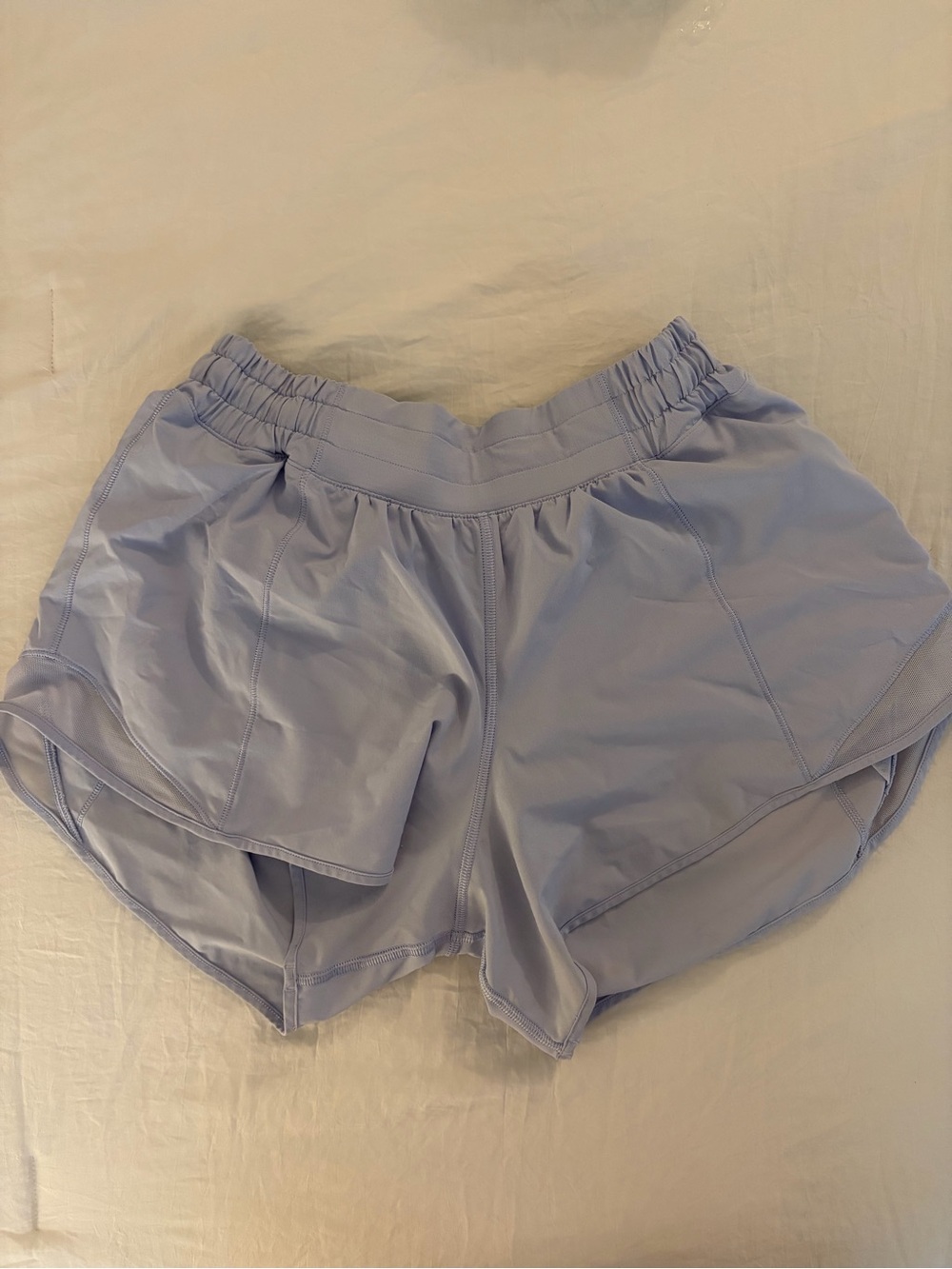 Lululemon Hotty Hot 4 inch light lavender shorts